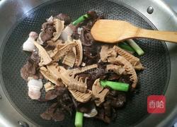 牛肝菌炒土猪肉的做法图解6