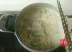 豌豆鸡汤面的做法图解3