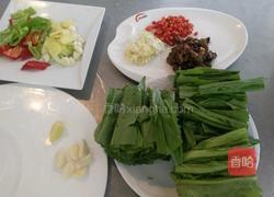 豆豉鲮鱼油麦菜的做法图解2