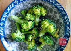 西蓝花炒黑米饭的做法图解1