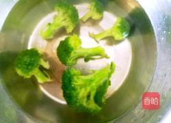 西蓝花炒黑米饭的做法图解5