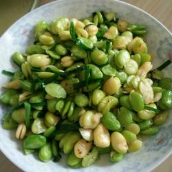 蚕豆黄炒韭菜的做法[图]