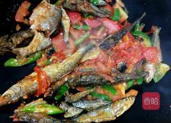 酸辣小河鱼仔的做法图解2