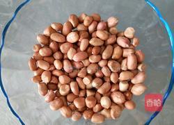 盐焗花生米的做法图解1