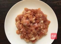 肉丁炒毛豆的做法图解3