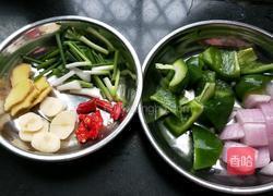 嫩炒猪肝的做法图解1