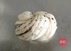 Illustration of how to make salt and pepper black sesame rolls 11