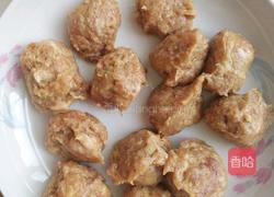 猪肉丸子的做法图解2