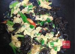 木耳小葱炒蛋的做法图解7
