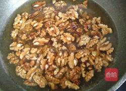 焦糖核桃仁的做法图解2