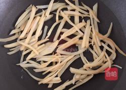 土豆丝鸡蛋饼（快手早餐）的做法图解1