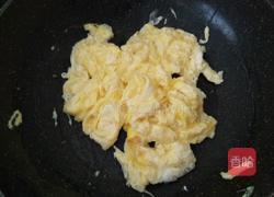 韭黄炒鸡蛋的做法图解3
