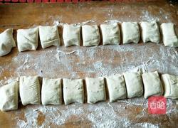 土豆鸡蛋韭菜素馅包子的做法图解7