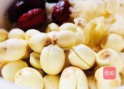 莲子雪耳筒骨汤（清润补钙）的做法图解2