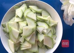 西葫芦炒鸡蛋的做法图解1