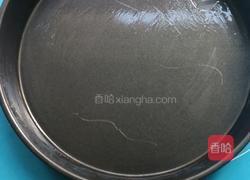 烤肠花边培根披萨的做法图解3