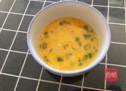 葱炒鸡蛋的做法图解1