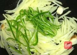 鸭蛋黄土豆丝的做法图解5
