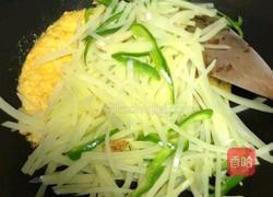鸭蛋黄土豆丝的做法图解7