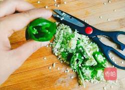 猪油渣虎皮辣椒的做法图解2