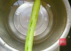 黄瓜拌木耳的做法图解3