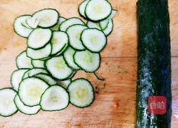 西红柿拌黄瓜的做法图解3