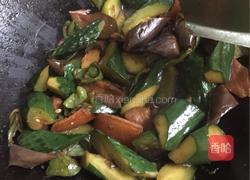 青椒黄瓜烧茄子的做法图解5