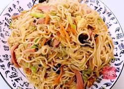 鸡蛋火腿蔬菜炒面的做法图解4