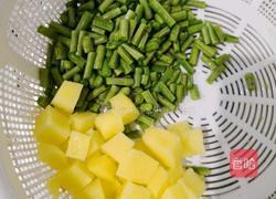 豇豆土豆焖饭的做法图解1