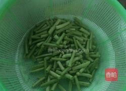 豆角粉丝汤的做法图解2