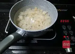 Illustration of how to make rock sugar, white fungus and lotus seed soup 5