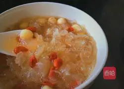 Illustration of how to make rock sugar, tremella and lotus seed soup 8