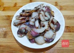 莴笋仔姜胡萝卜炒香肠的做法图解1