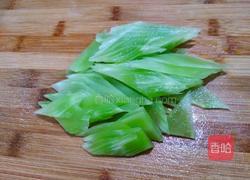 莴笋仔姜胡萝卜炒香肠的做法图解4