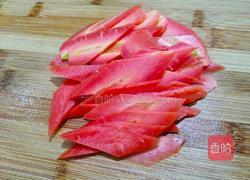 莴笋仔姜胡萝卜炒香肠的做法图解5