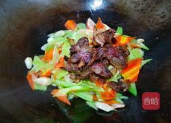 莴笋仔姜胡萝卜炒香肠的做法图解17