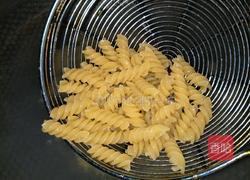 意大利面螺丝粉的做法图解1