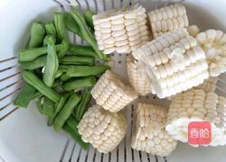 瓜豆玉米甜汤的做法图解2