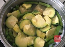 瓜豆玉米甜汤的做法图解4