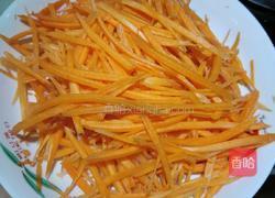 胡萝卜丝炒鸡蛋的做法图解1