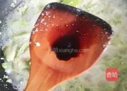 Illustration of how to make bean foam loofah 12