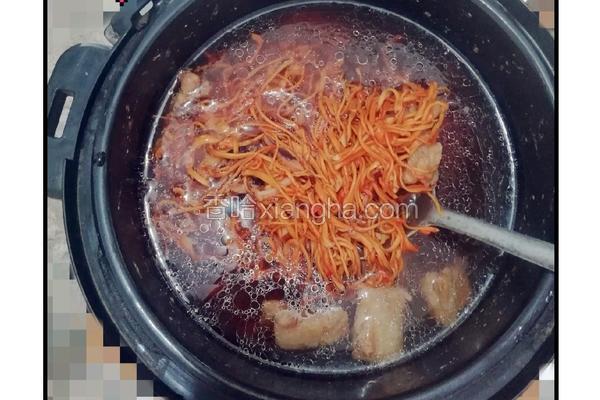 虫草花墨鱼排骨汤
