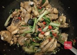 香菇闷鸡腿的做法图解8