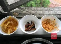 Recipe for stewed chicken with Ganoderma lucidum, gum, cordyceps flower 1