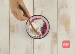 粉色牛奶椰蓉小方的做法图解1