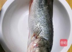 清蒸鲈鱼的做法图解1