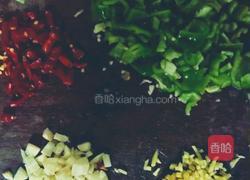 辣椒炒鸡翅丁的做法图解3