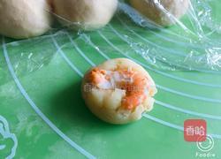 土豆泥虾球奶酪包的做法图解3