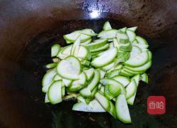 青红椒西葫芦炒肉片的做法图解15