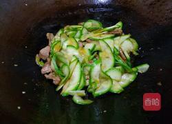 青红椒西葫芦炒肉片的做法图解16